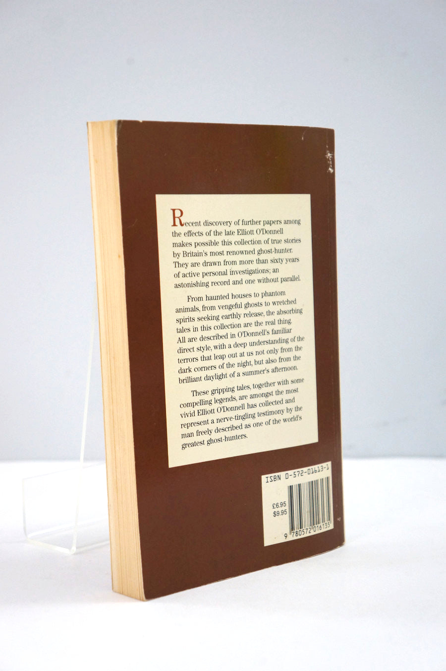 back cover of Ghost Hunter by Elliott O'Donnell