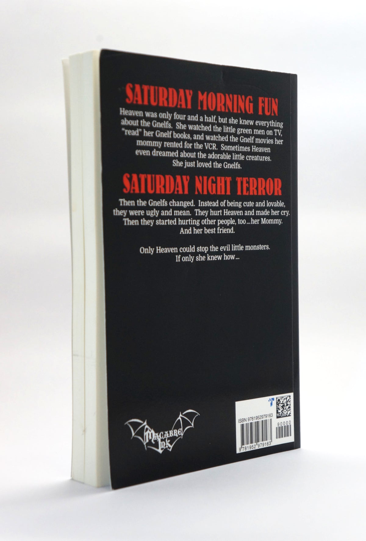 Backcover of Gnelves by Sidney Williams, standing upright on a white background. 