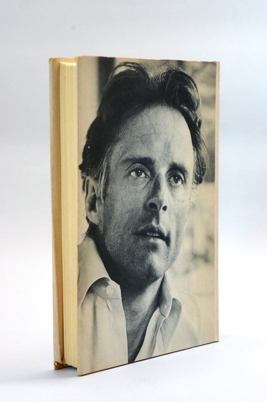back cover of Sphinx by Robin Cook with author portrait in black and white
