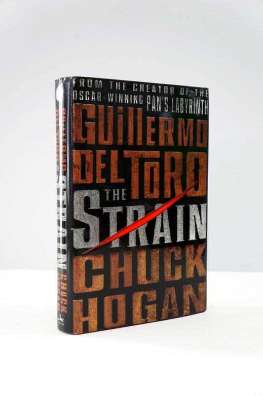 The Strain by Guillermo Del Toro and Chuck Hogan front cover